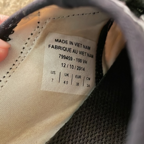 Nike Women's Juvenate Print US size 7 - Picture 3 of 4